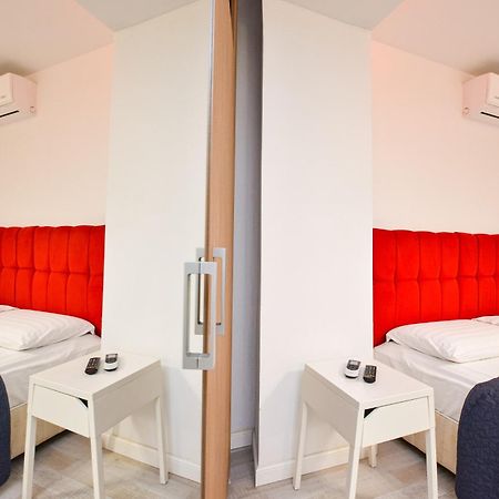 Dracula Adventure Tours Accommodation Bukarest Exterior foto