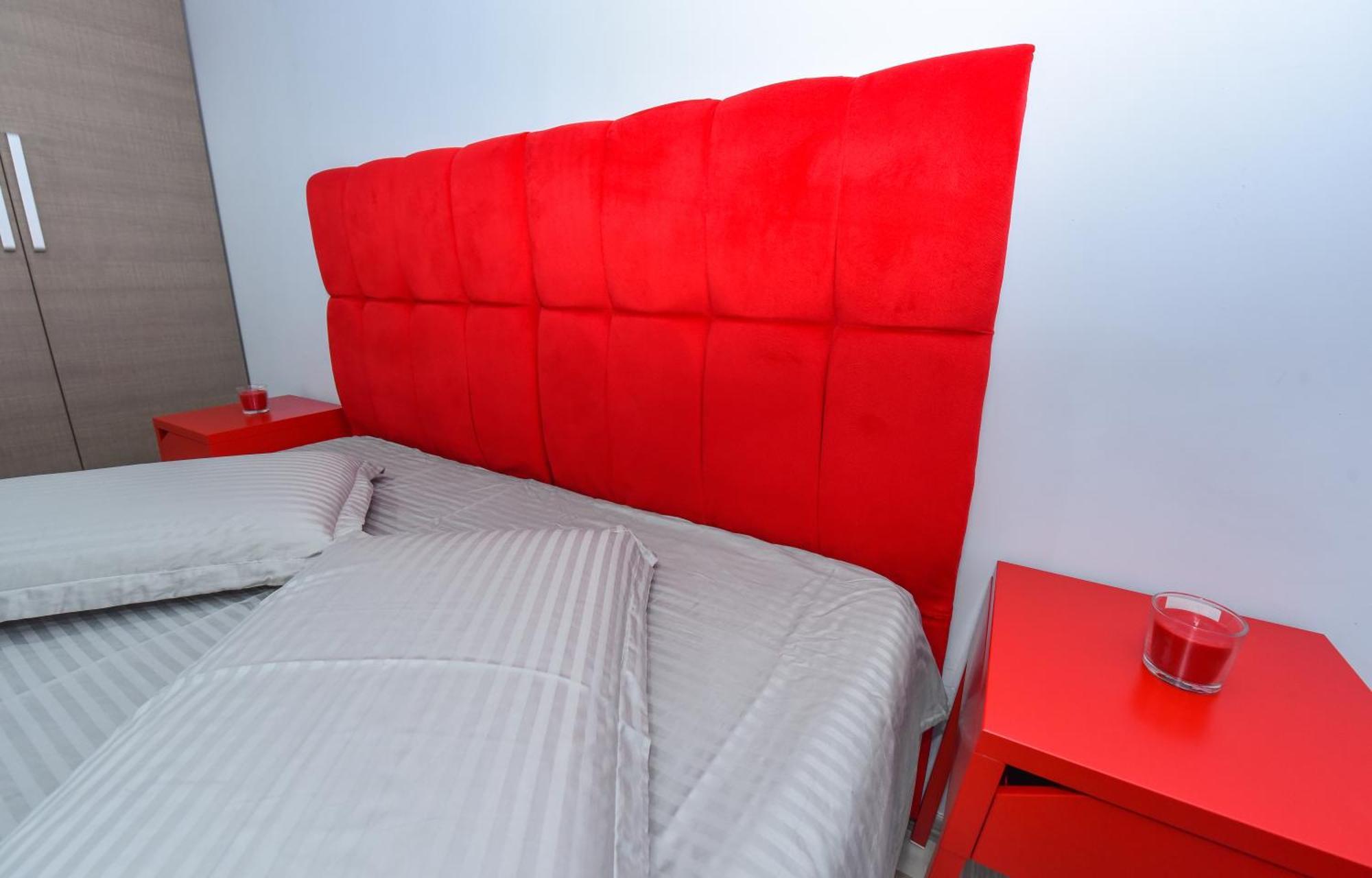Dracula Adventure Tours Accommodation Bukarest Exterior foto