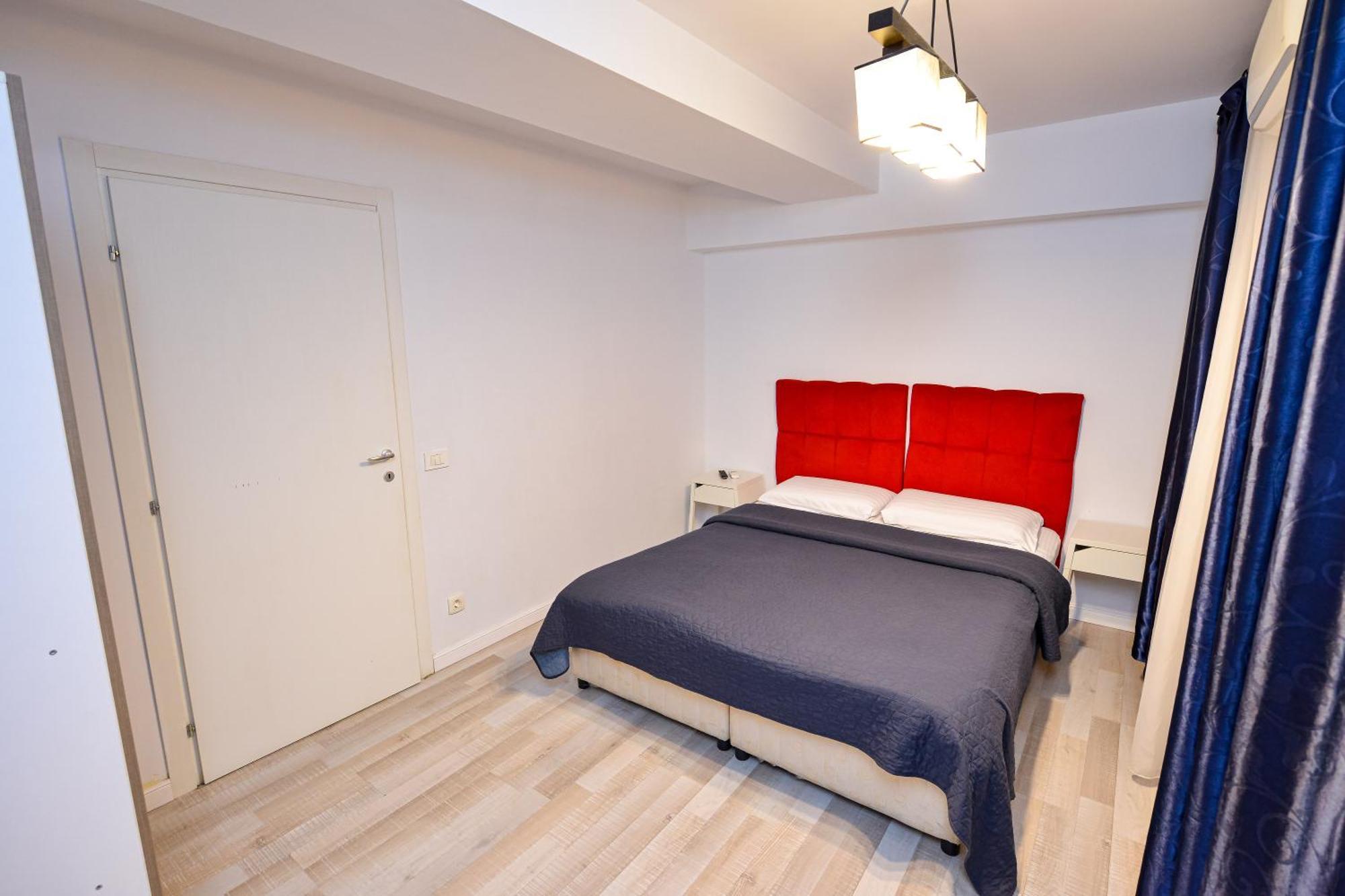 Dracula Adventure Tours Accommodation Bukarest Exterior foto