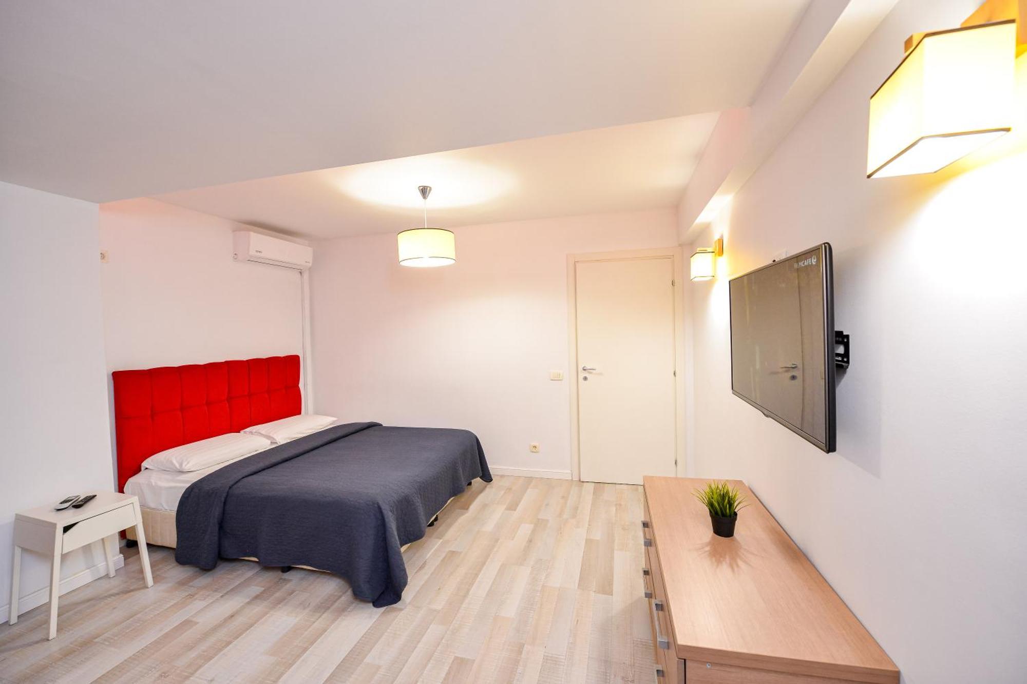 Dracula Adventure Tours Accommodation Bukarest Exterior foto