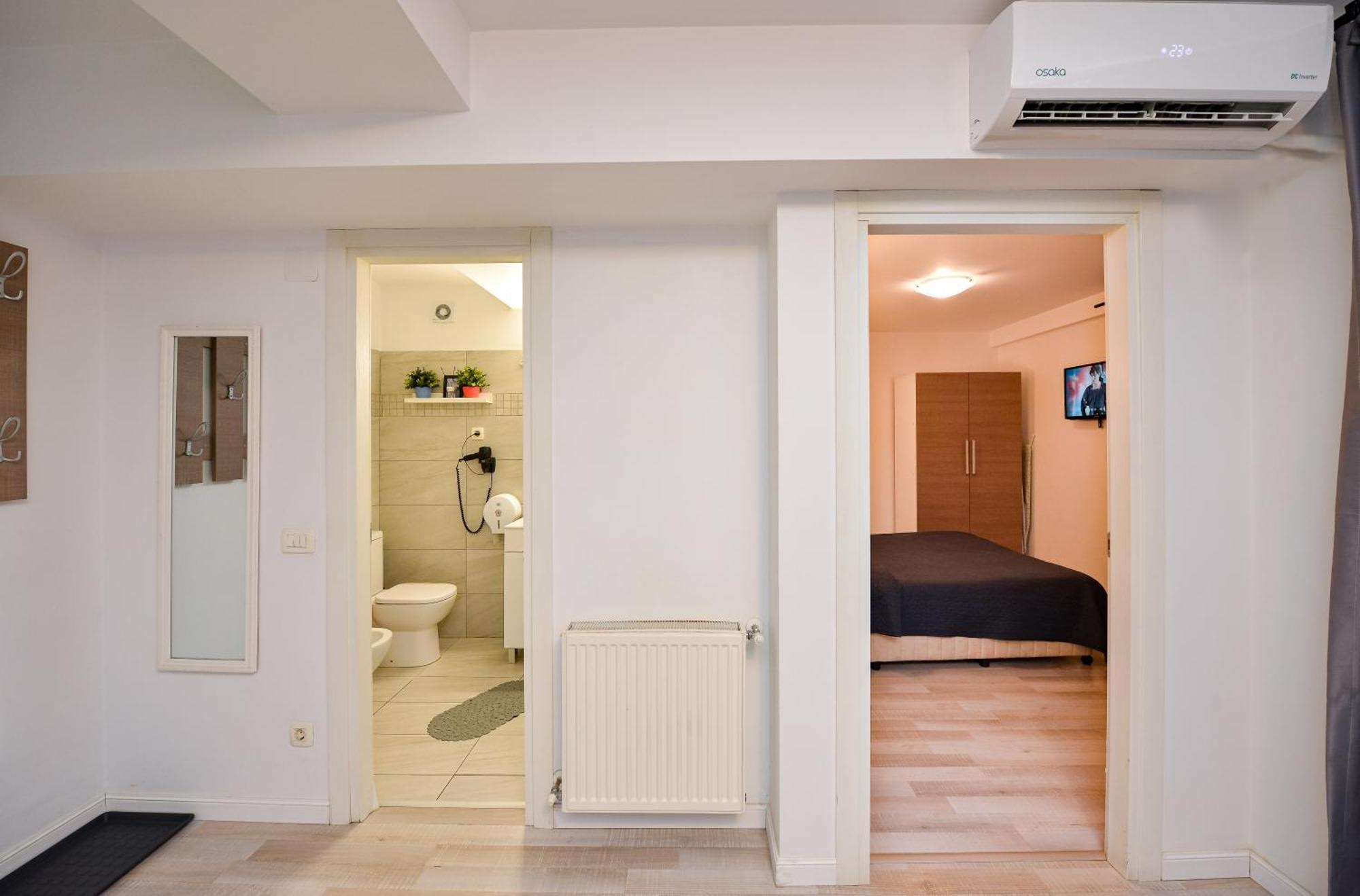 Dracula Adventure Tours Accommodation Bukarest Exterior foto
