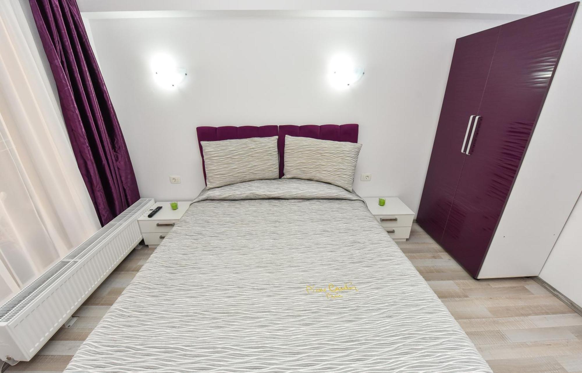 Dracula Adventure Tours Accommodation Bukarest Exterior foto