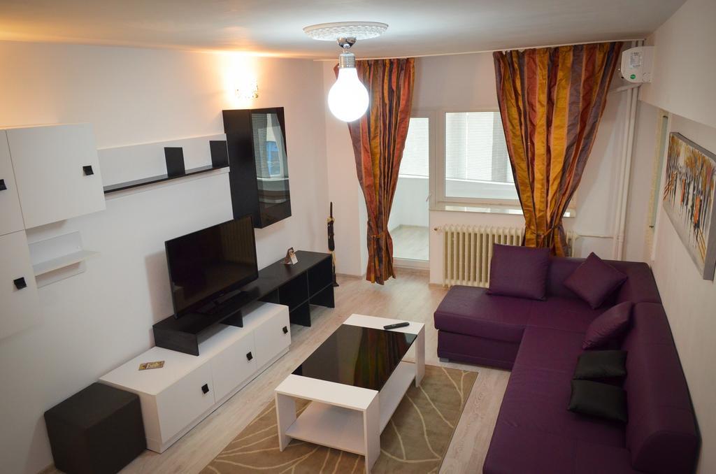 Dracula Adventure Tours Accommodation Bukarest Exterior foto