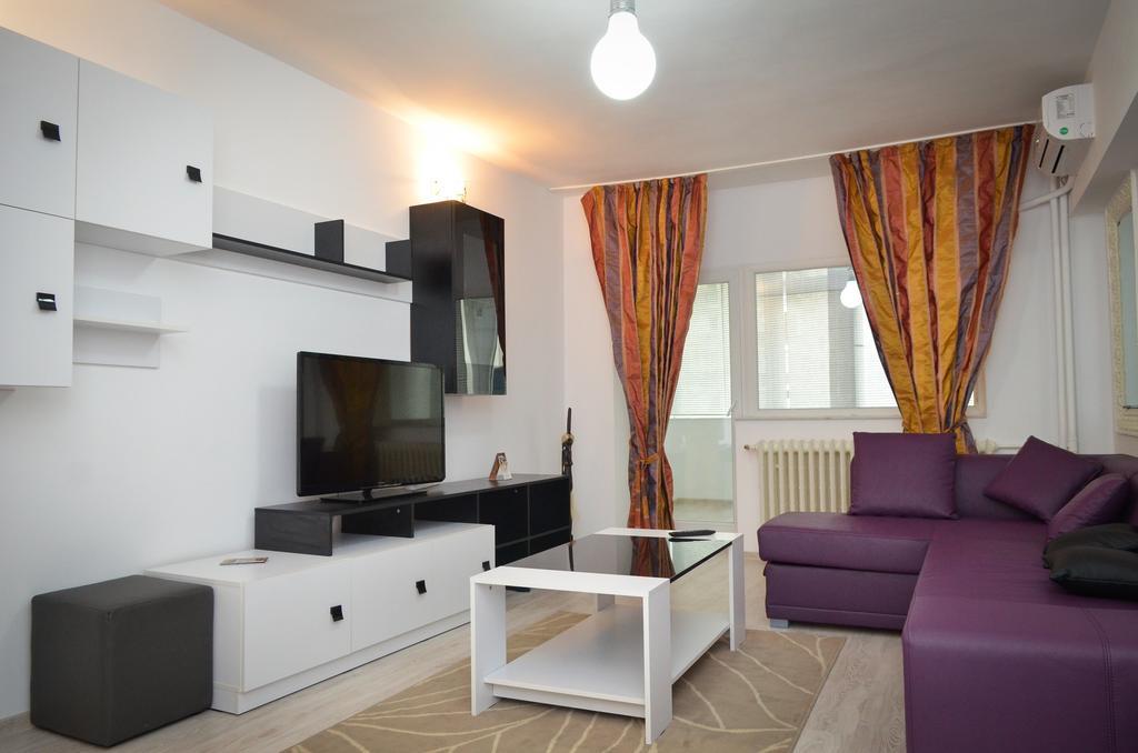 Dracula Adventure Tours Accommodation Bukarest Exterior foto